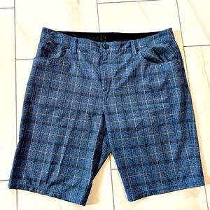 3/$30 Hurley Phantom Mens hybrid board shorts Size 36
Like new!